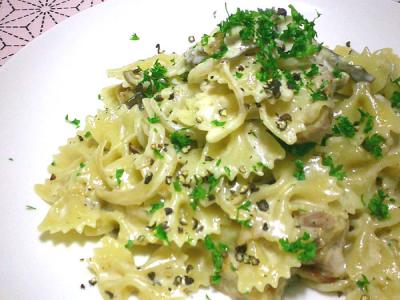 鶏肉と舞茸のゴルゴンゾーラパスタ