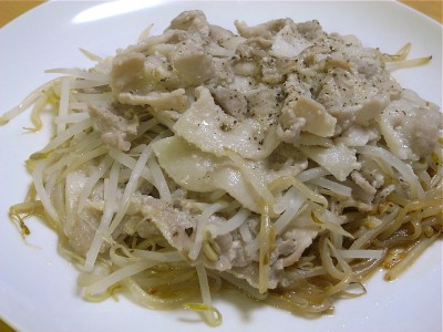豚肉ともやしの塩麹蒸し